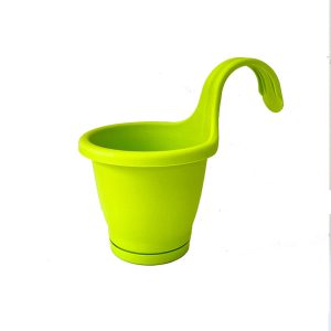 עציץ נתלה על מעקה בצבע ליים