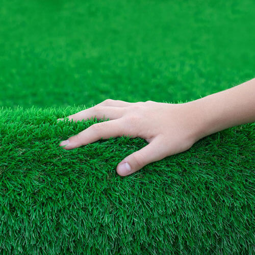 ייצוב של דשא סינטטי - הוספת חול